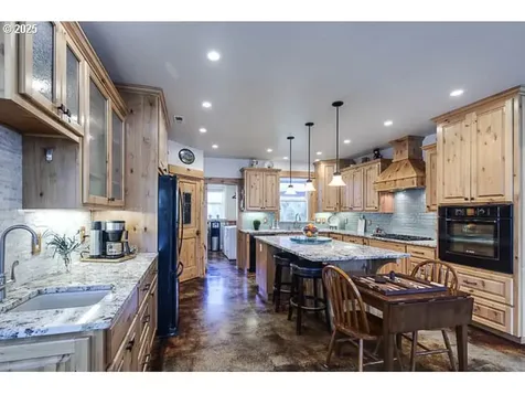 22243 E Hiawatha Road Rhododendron OR 97049