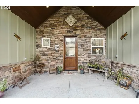 22243 E Hiawatha Road Rhododendron OR 97049