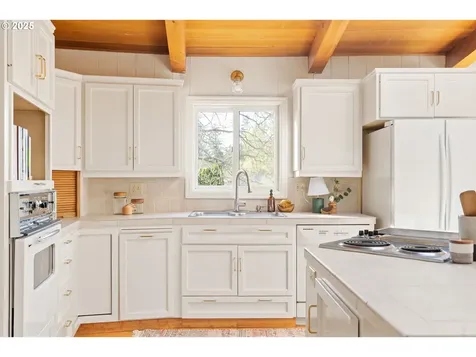 3835 SW 50th Avenue Portland OR 97221