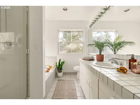 3835 SW 50th Avenue Portland OR 97221
