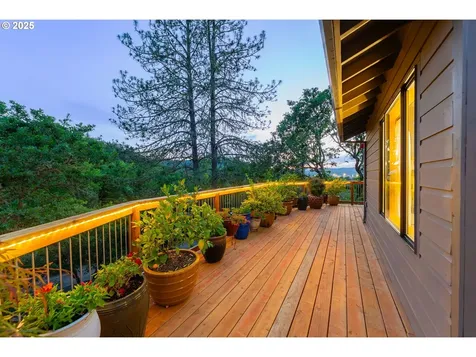 370 Wild Fern Drive Winchester OR 97495