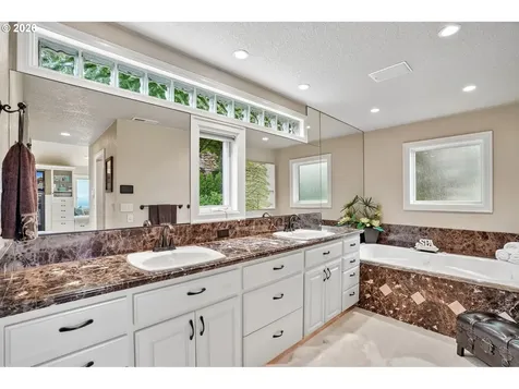 221 SW Moonridge Place Portland OR 97225
