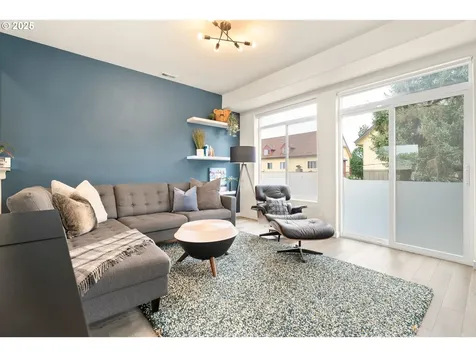 10435 SE Oak Street Portland OR 97216