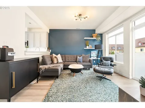 10435 SE Oak Street Portland OR 97216