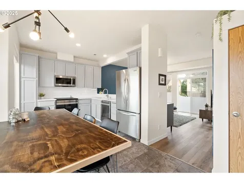 10435 SE Oak Street Portland OR 97216