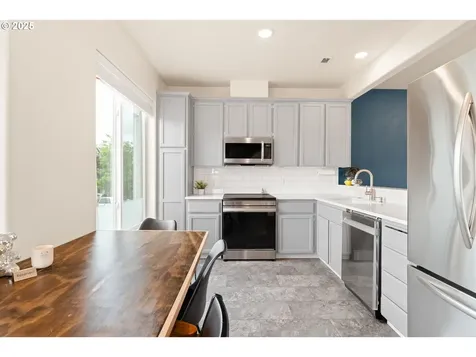 10435 SE Oak Street Portland OR 97216