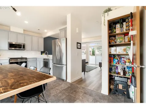 10435 SE Oak Street Portland OR 97216