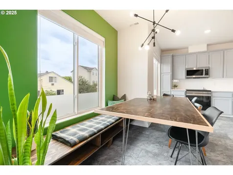 10435 SE Oak Street Portland OR 97216