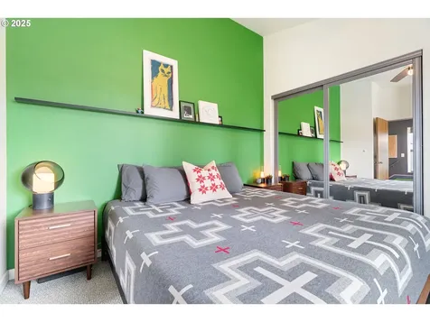 10435 SE Oak Street Portland OR 97216