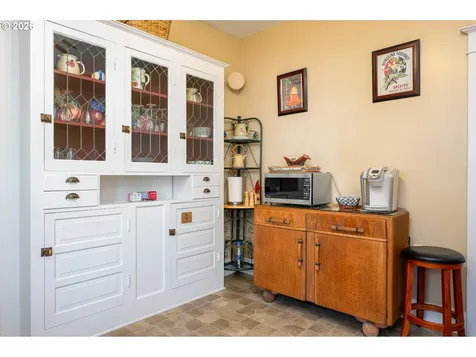 809 NE Evans Street Mcminnville OR 97128