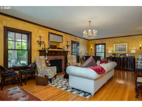 809 NE Evans Street Mcminnville OR 97128