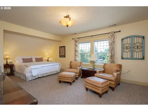 809 NE Evans Street Mcminnville OR 97128
