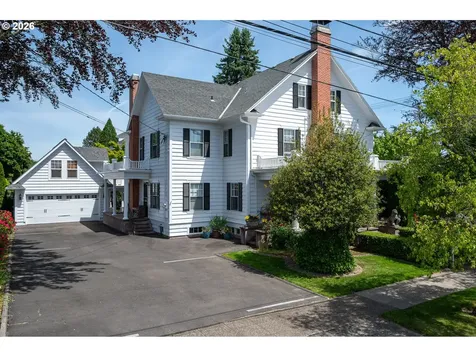 809 NE Evans Street Mcminnville OR 97128