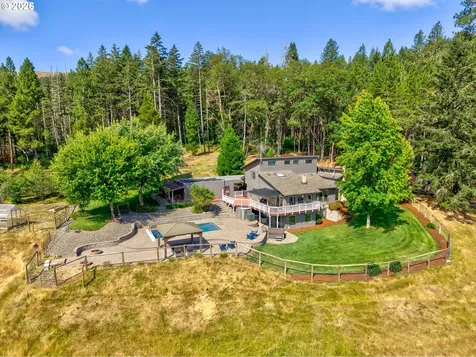 311 Clover Leaf Street Roseburg OR 97471