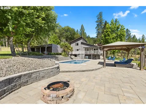 311 Clover Leaf Street Roseburg OR 97471