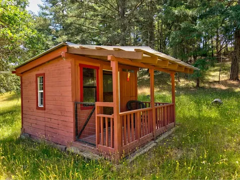311 Clover Leaf Street Roseburg OR 97471