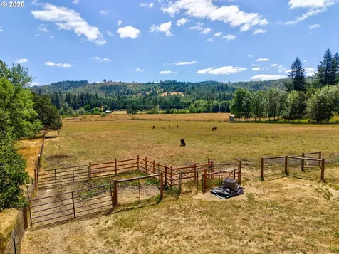 311 Clover Leaf Street Roseburg OR 97471