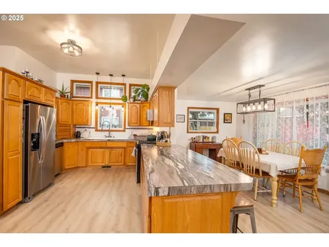 197 D Street Creswell OR 97426