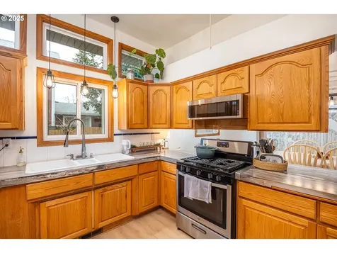 197 D Street Creswell OR 97426