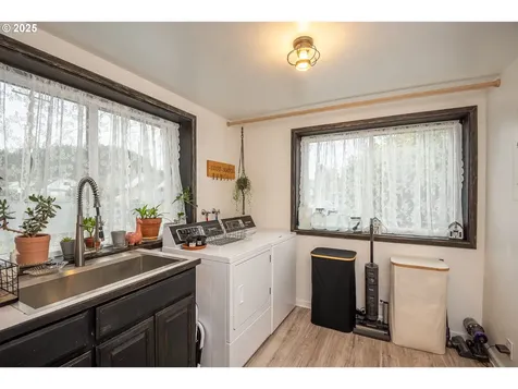 197 D Street Creswell OR 97426