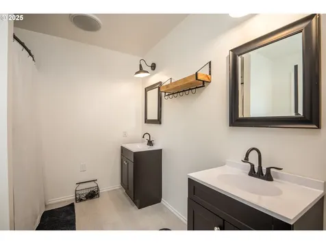 197 D Street Creswell OR 97426