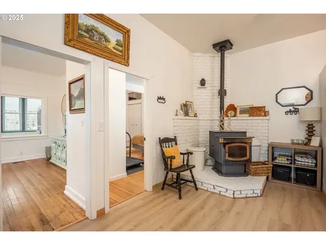 197 D Street Creswell OR 97426