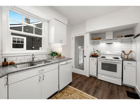 3739 NE Fremont Street Portland OR 97212