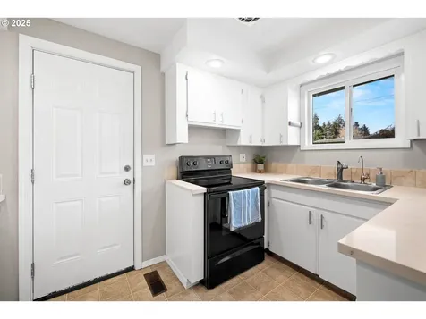 665 46th Avenue SE Salem OR 97317