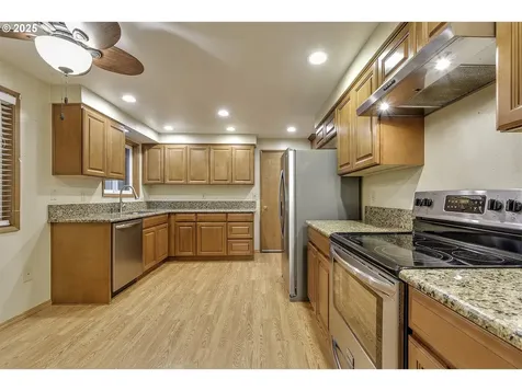 13042 Brookside Drive NE Aurora OR 97002