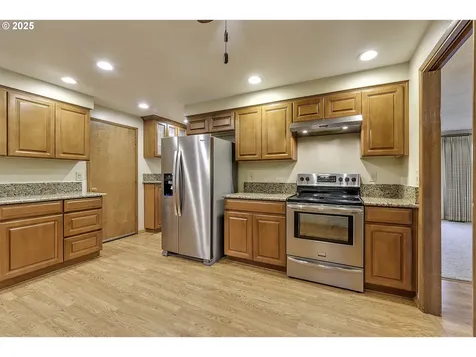 13042 Brookside Drive NE Aurora OR 97002