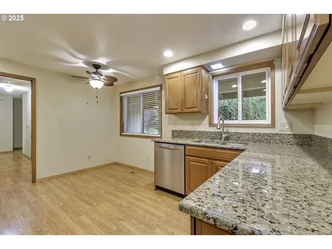 13042 Brookside Drive NE Aurora OR 97002