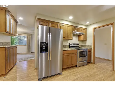 13042 Brookside Drive NE Aurora OR 97002