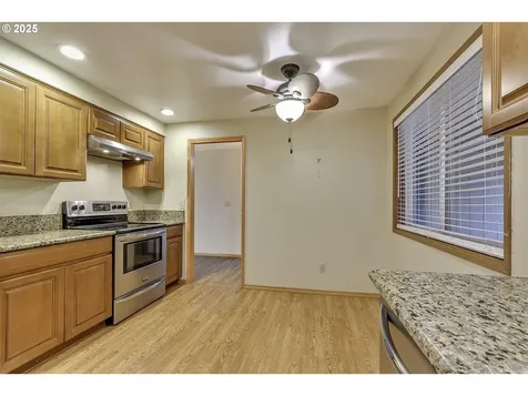 13042 Brookside Drive NE Aurora OR 97002