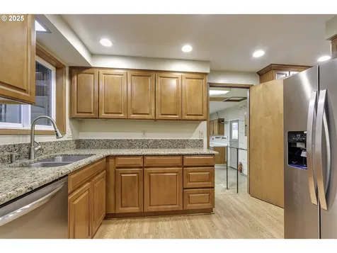 13042 Brookside Drive NE Aurora OR 97002