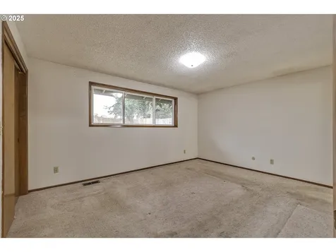13042 Brookside Drive NE Aurora OR 97002