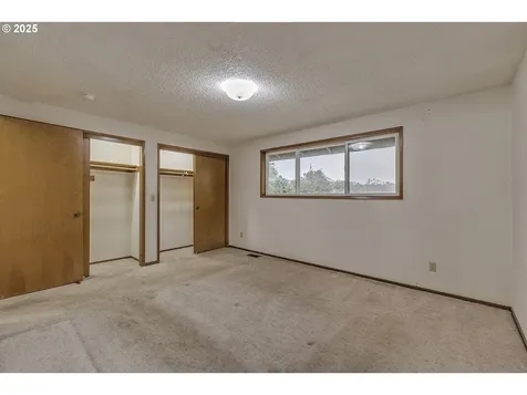 13042 Brookside Drive NE Aurora OR 97002