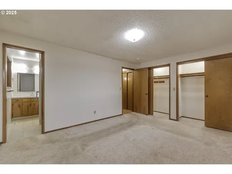 13042 Brookside Drive NE Aurora OR 97002