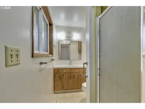 13042 Brookside Drive NE Aurora OR 97002