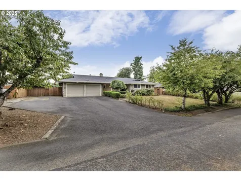 13042 Brookside Drive NE Aurora OR 97002