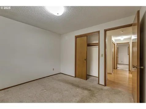 13042 Brookside Drive NE Aurora OR 97002