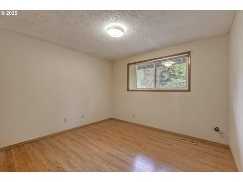 13042 Brookside Drive NE Aurora OR 97002