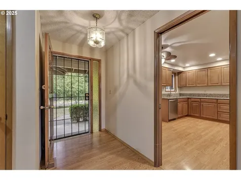 13042 Brookside Drive NE Aurora OR 97002