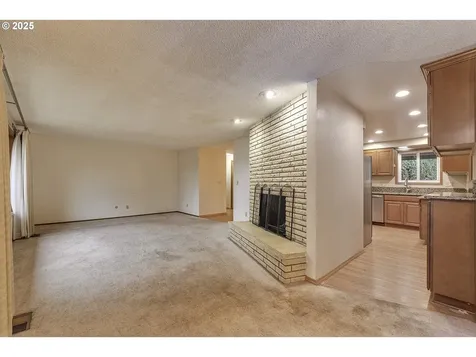 13042 Brookside Drive NE Aurora OR 97002