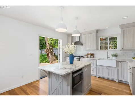 6021 SW 46th Avenue Portland OR 97221