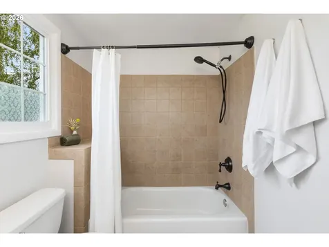 6021 SW 46th Avenue Portland OR 97221