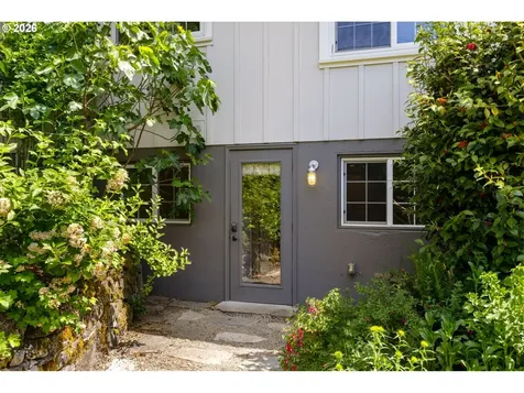 6021 SW 46th Avenue Portland OR 97221