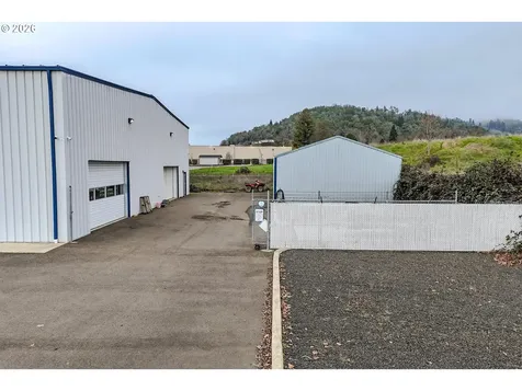 428 NE Newton Creek Drive Roseburg OR 97470