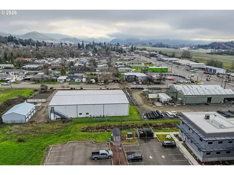 428 NE Newton Creek Drive Roseburg OR 97470
