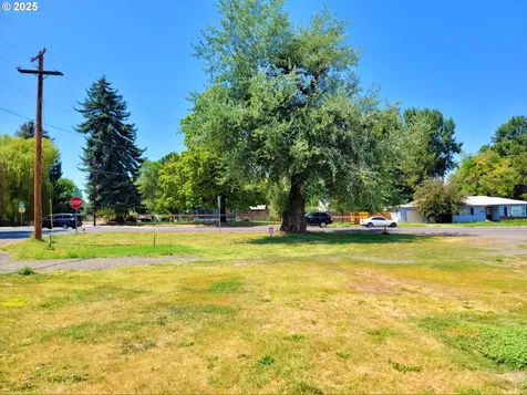 307 N Mill Street Grass Valley OR 97029