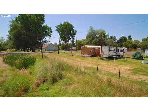 307 N Mill Street Grass Valley OR 97029